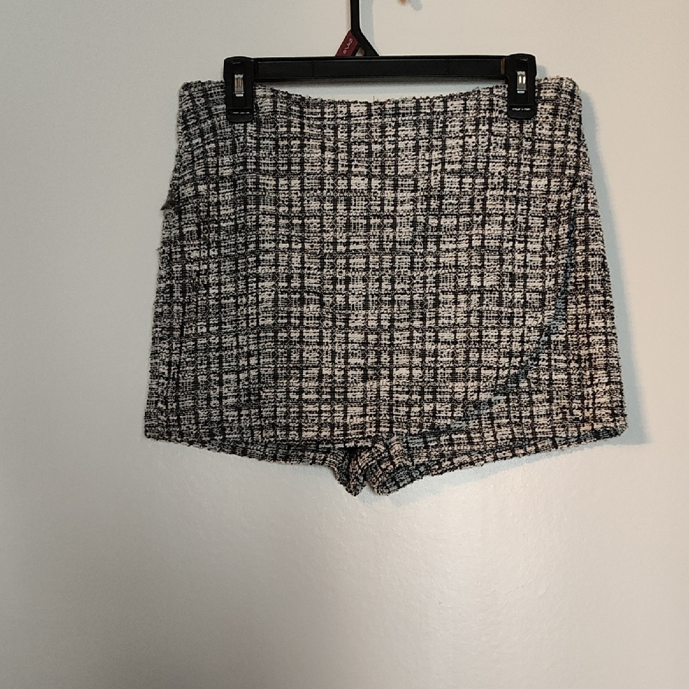 Chic Black and White Tweed Women's Skorts